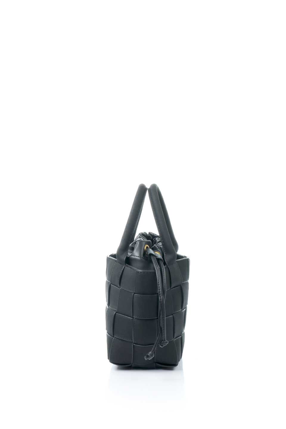 meliebiancoのLyndsey(Black)ワイドウーヴン・ハンドバッグ/海外ファッション好きにオススメのインポートバッグとかばん、MelieBianco（メリービアンコ）のバッグやハンドバッグ。ヴィーガンレザーを使用した編み込みの斜め掛けバッグのリンゼイは、ソフトなスエードのような仕上げで取り外し可能なポーチ付き。ポーチは共生地のドローコードとマグネットボタンで閉じることができます。/thumb-2