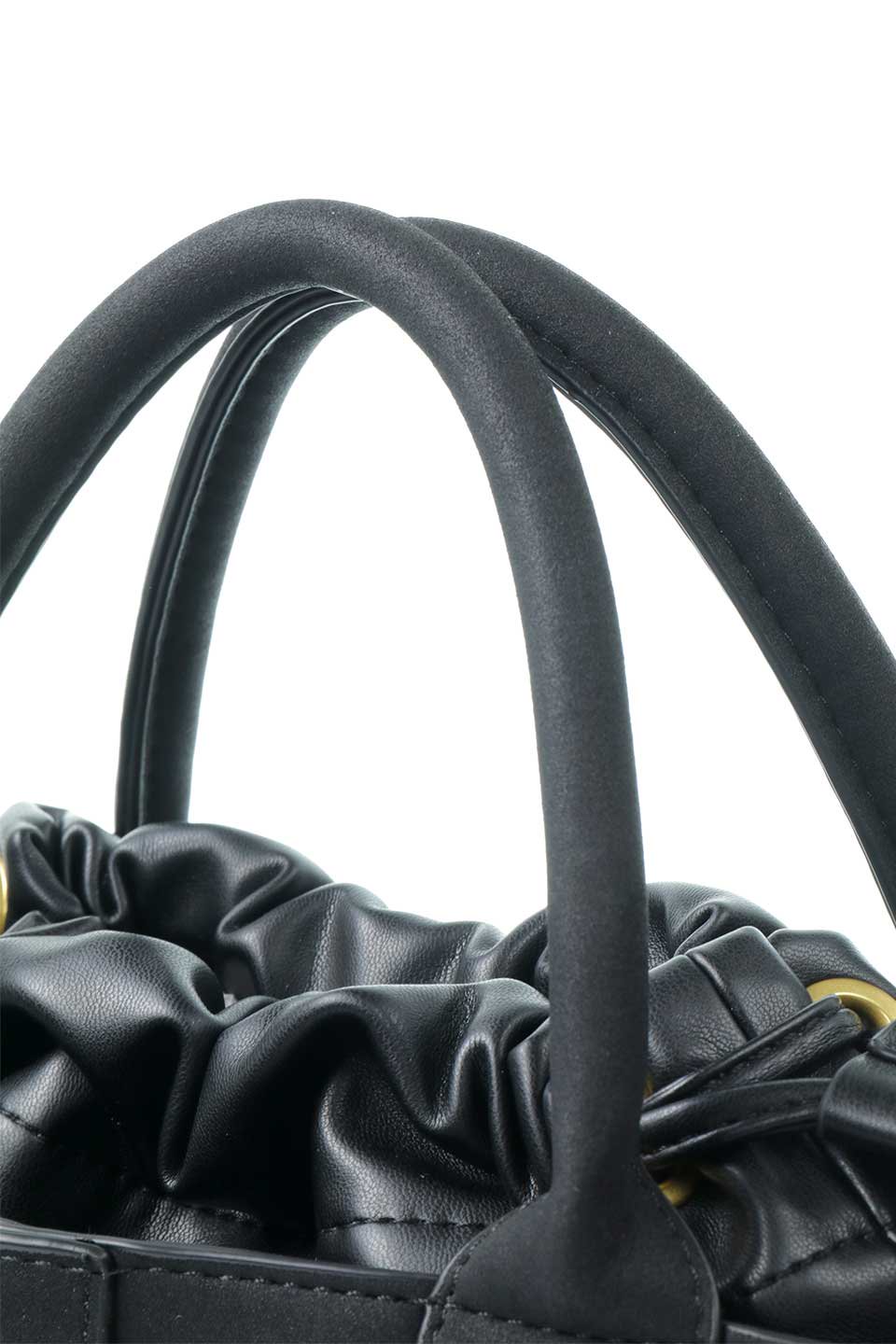 meliebiancoのLyndsey(Black)ワイドウーヴン・ハンドバッグ/海外ファッション好きにオススメのインポートバッグとかばん、MelieBianco（メリービアンコ）のバッグやハンドバッグ。ヴィーガンレザーを使用した編み込みの斜め掛けバッグのリンゼイは、ソフトなスエードのような仕上げで取り外し可能なポーチ付き。ポーチは共生地のドローコードとマグネットボタンで閉じることができます。/main-5