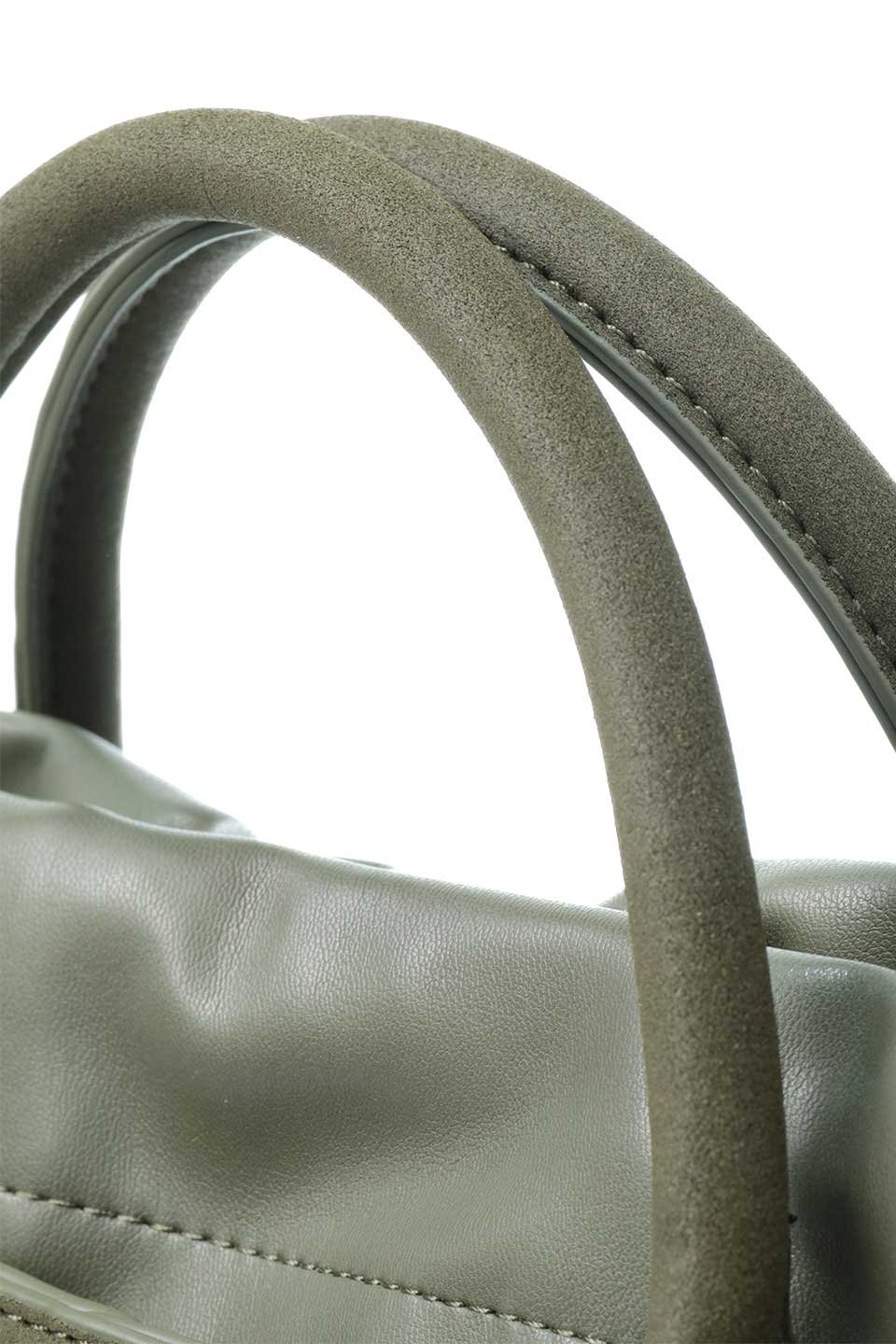 meliebiancoのLyndsey(Olive)ワイドウーヴン・ハンドバッグ/海外ファッション好きにオススメのインポートバッグとかばん、MelieBianco（メリービアンコ）のバッグやハンドバッグ。ヴィーガンレザーを使用した編み込みの斜め掛けバッグのリンゼイは、ソフトなスエードのような仕上げで取り外し可能なポーチ付き。ポーチは共生地のドローコードとマグネットボタンで閉じることができます。/thumb-5
