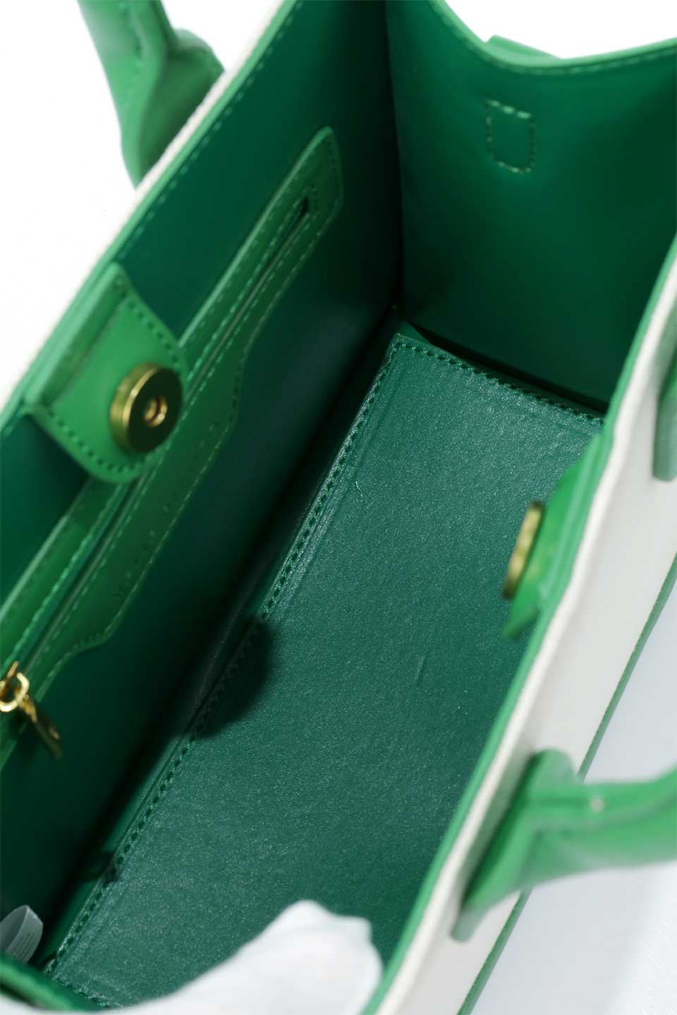 meliebiancoのLucille(Green)バイカラー・トートバッグ/海外ファッション好きにオススメのインポートバッグとかばん、MelieBianco（メリービアンコ）のバッグやトートバッグ。リサイクルされたヴィーガンレザーのハンドルとトリム、そしてキャンバス生地で作られた実用的で可愛いトートバッグ。ゆったりとした内部と幅広のショルダーストラップで、肩に食い込むことなく一日中快適でいられます。/thumb-8