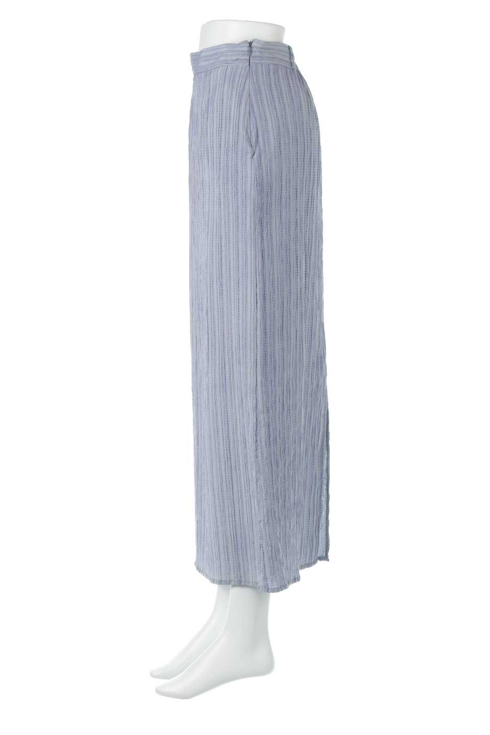 StripedCrepeTightSkirt楊柳ストライプ・タイトスカート大人カジュアルに最適な海外ファッションのothers（その他インポートアイテム）のボトムやスカート。Ｉラインシルエットが体をスッキリと美しく見せてくれるスカート。ストライプ風のデザインが女性らしい印象を演出しています。/main-2
