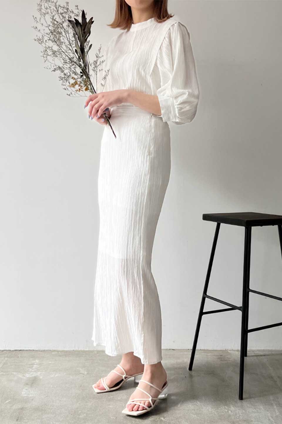 StripedCrepeTightSkirt楊柳ストライプ・タイトスカート大人カジュアルに最適な海外ファッションのothers（その他インポートアイテム）のボトムやスカート。Ｉラインシルエットが体をスッキリと美しく見せてくれるスカート。ストライプ風のデザインが女性らしい印象を演出しています。/thumb-26