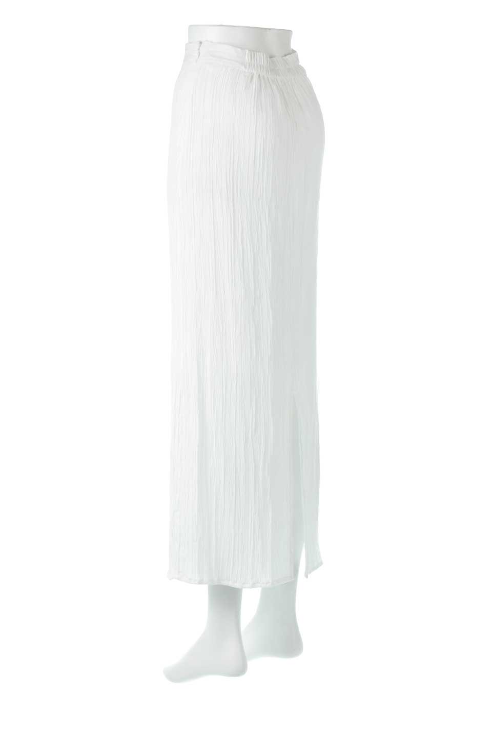 StripedCrepeTightSkirt楊柳ストライプ・タイトスカート大人カジュアルに最適な海外ファッションのothers（その他インポートアイテム）のボトムやスカート。Ｉラインシルエットが体をスッキリと美しく見せてくれるスカート。ストライプ風のデザインが女性らしい印象を演出しています。/main-8