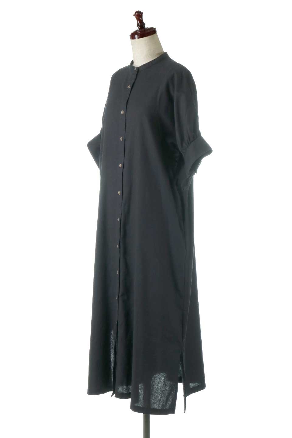 FrenchLinenCanvasDressフレンチリネン・カフスデザインワンピース大人カジュアルに最適な海外ファッションのothers（その他インポートアイテム）のワンピースやマキシワンピース。袖のデザインが際立つフルオープンのシャツワンピース。アームホールのカーブと袖口のギャザー、カフスのリボンが魅力的なアイテム。/thumb-6