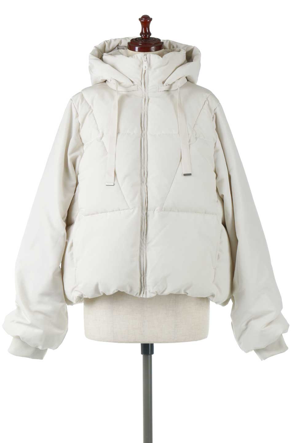 SORONAShortPufferJacketソロナ中綿・ショートジャケット大人カジュアルに最適な海外ファッションのothers（その他インポートアイテム）のアウターやジャケット。ボリューミーだけど着ぶくれしない。デュポン社の新素材を使用した中綿ジャケット。