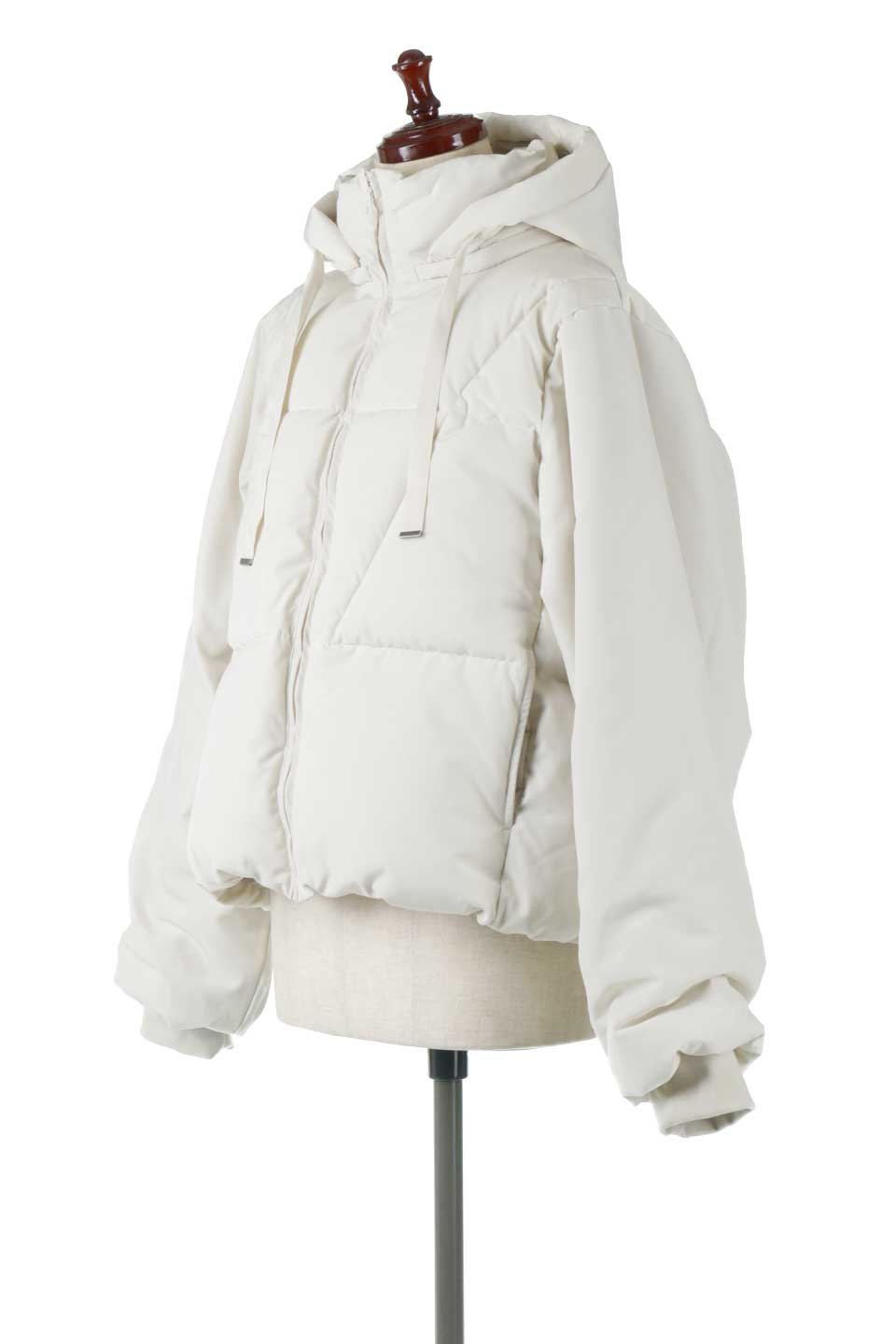 SORONAShortPufferJacketソロナ中綿・ショートジャケット大人カジュアルに最適な海外ファッションのothers（その他インポートアイテム）のアウターやジャケット。ボリューミーだけど着ぶくれしない。デュポン社の新素材を使用した中綿ジャケット。/thumb-1