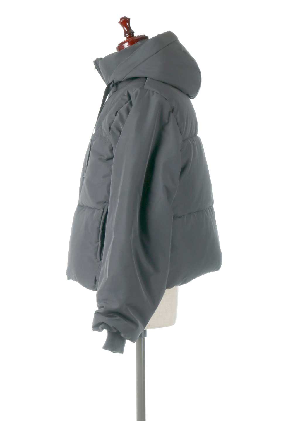 SORONAShortPufferJacketソロナ中綿・ショートジャケット大人カジュアルに最適な海外ファッションのothers（その他インポートアイテム）のアウターやジャケット。ボリューミーだけど着ぶくれしない。デュポン社の新素材を使用した中綿ジャケット。/main-12