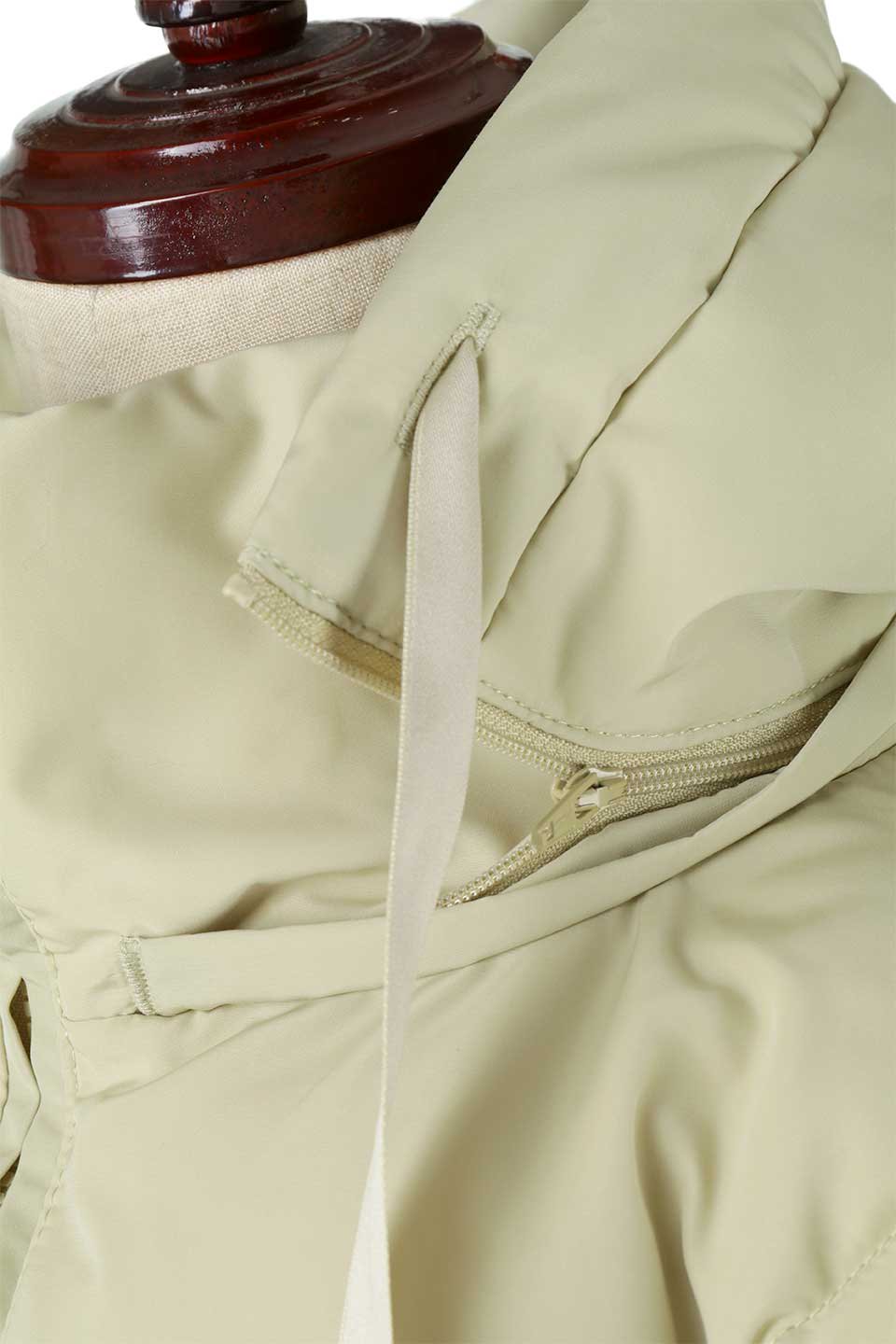 SORONAShortPufferJacketソロナ中綿・ショートジャケット大人カジュアルに最適な海外ファッションのothers（その他インポートアイテム）のアウターやジャケット。ボリューミーだけど着ぶくれしない。デュポン社の新素材を使用した中綿ジャケット。/main-18