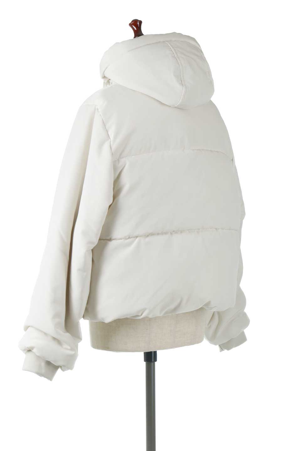SORONAShortPufferJacketソロナ中綿・ショートジャケット大人カジュアルに最適な海外ファッションのothers（その他インポートアイテム）のアウターやジャケット。ボリューミーだけど着ぶくれしない。デュポン社の新素材を使用した中綿ジャケット。/main-3