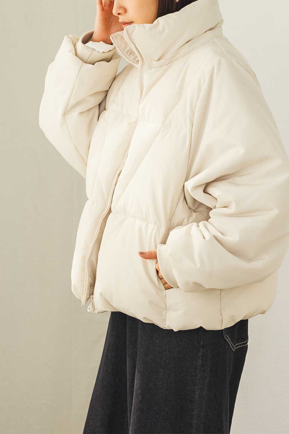 SORONAShortPufferJacketソロナ中綿・ショートジャケット大人カジュアルに最適な海外ファッションのothers（その他インポートアイテム）のアウターやジャケット。ボリューミーだけど着ぶくれしない。デュポン社の新素材を使用した中綿ジャケット。/thumb-31
