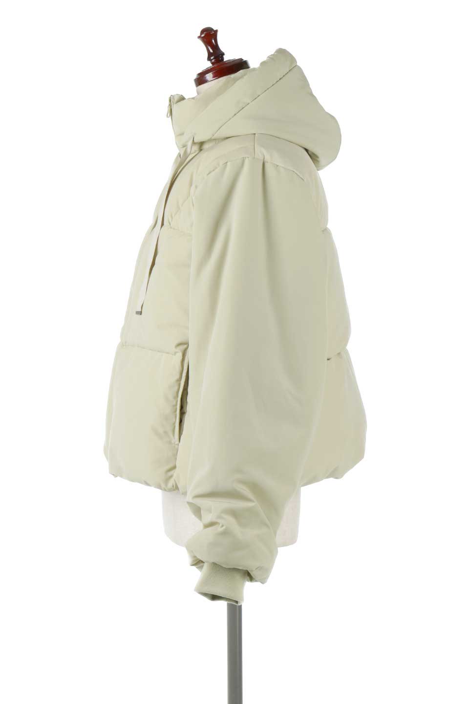 SORONAShortPufferJacketソロナ中綿・ショートジャケット大人カジュアルに最適な海外ファッションのothers（その他インポートアイテム）のアウターやジャケット。ボリューミーだけど着ぶくれしない。デュポン社の新素材を使用した中綿ジャケット。/main-7